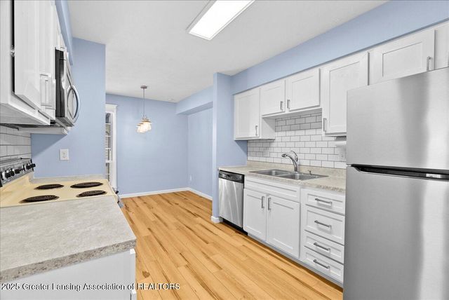 2901 Staten 14, Lansing, MI 48910