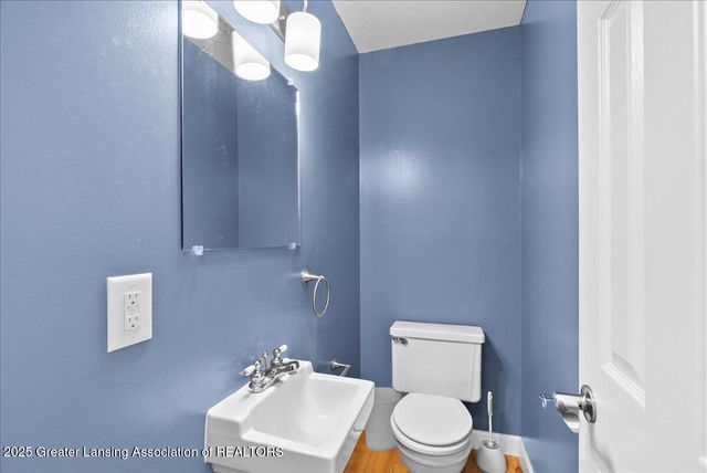 2901 Staten 14, Lansing, MI 48910