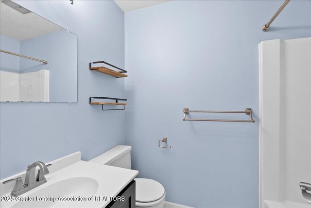 2901 Staten 14, Lansing, MI 48910