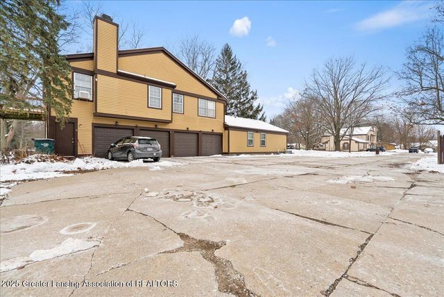 2901 Staten 14, Lansing, MI 48910