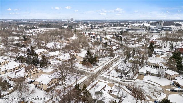 2901 Staten 14, Lansing, MI 48910