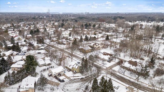 2901 Staten 14, Lansing, MI 48910