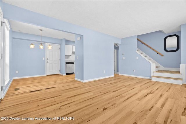 2901 Staten 14, Lansing, MI 48910