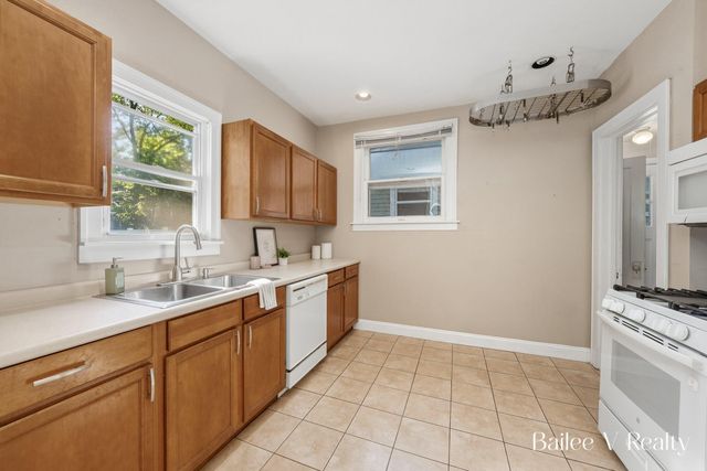 910 Benjamin Avenue Se, City Of Grand Rapids, MI 49506