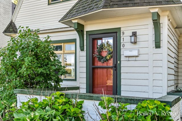910 Benjamin Avenue Se, City Of Grand Rapids, MI 49506