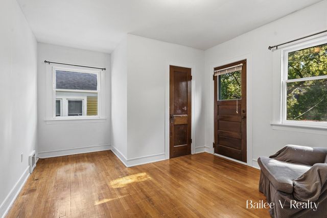 910 Benjamin Avenue Se, City Of Grand Rapids, MI 49506