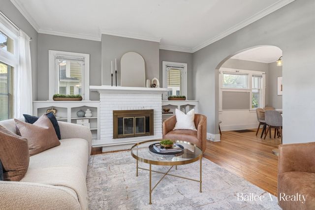 910 Benjamin Avenue Se, City Of Grand Rapids, MI 49506