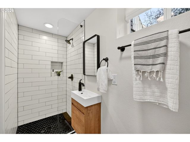 6612 Se TAGGART St, Portland, OR 97206