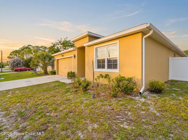 104 Carmelite Avenue NW, Palm Bay, FL 32907