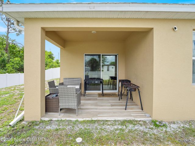104 Carmelite Avenue NW, Palm Bay, FL 32907