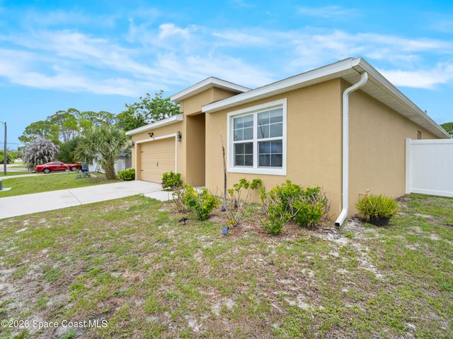 104 Carmelite Avenue NW, Palm Bay, FL 32907