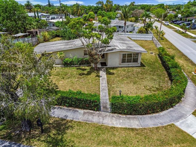 11901 SW 177th Ter, Miami, FL 33177