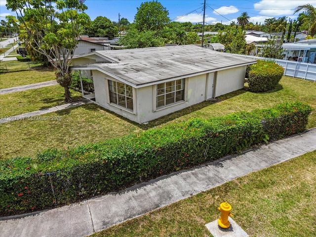 11901 SW 177th Ter, Miami, FL 33177