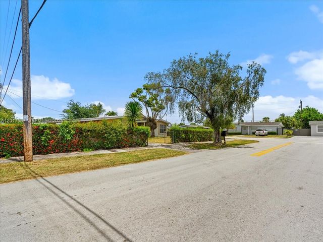 11901 SW 177th Ter, Miami, FL 33177
