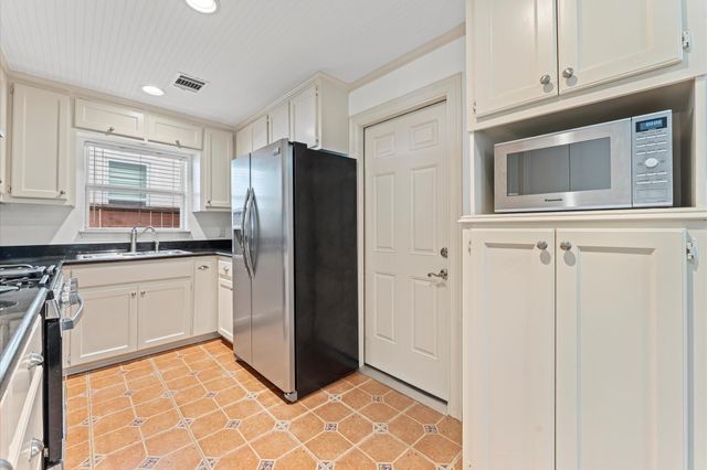 9618 Chatfield Street, Houston, TX 77025