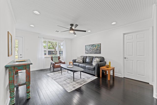 9618 Chatfield Street, Houston, TX 77025
