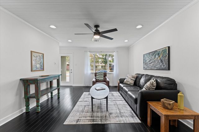 9618 Chatfield Street, Houston, TX 77025