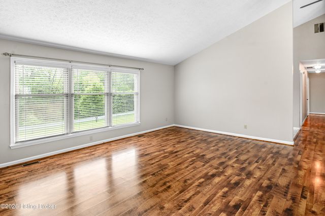 199 Lickskillet Dr, Shepherdsville, KY 40165