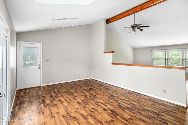 199 Lickskillet Dr, Shepherdsville, KY 40165