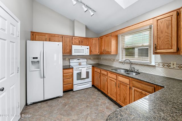 199 Lickskillet Dr, Shepherdsville, KY 40165