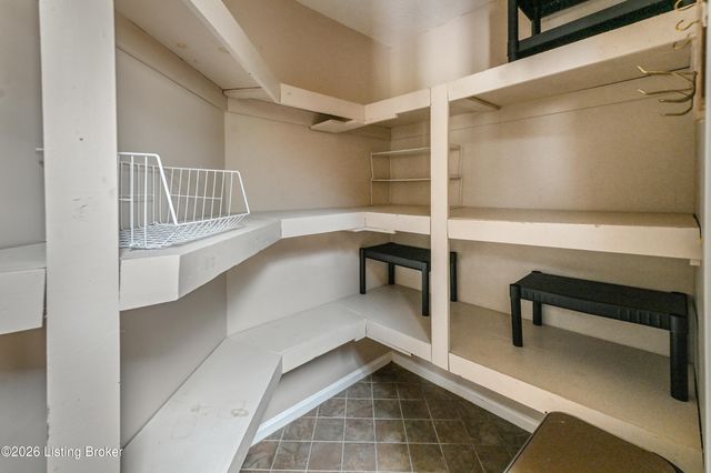 199 Lickskillet Dr, Shepherdsville, KY 40165