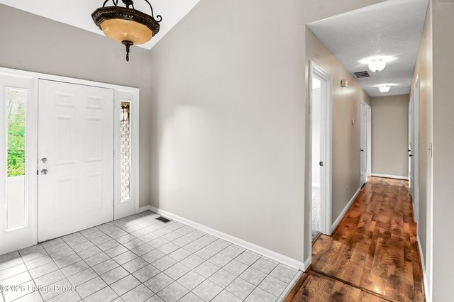 199 Lickskillet Dr, Shepherdsville, KY 40165