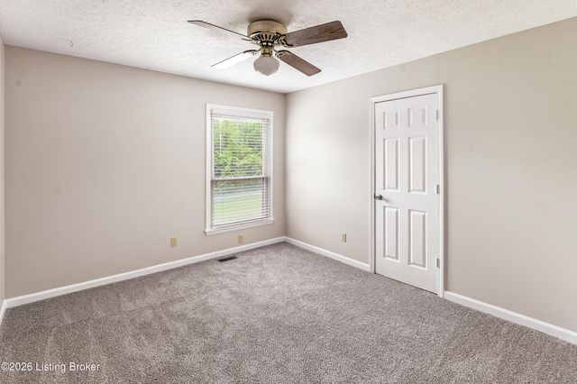 199 Lickskillet Dr, Shepherdsville, KY 40165