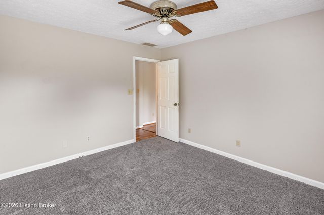 199 Lickskillet Dr, Shepherdsville, KY 40165