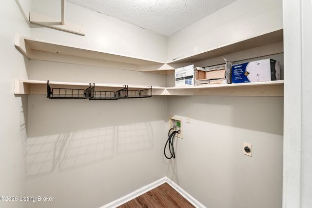 199 Lickskillet Dr, Shepherdsville, KY 40165