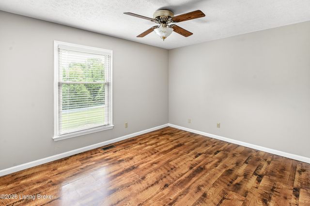 199 Lickskillet Dr, Shepherdsville, KY 40165