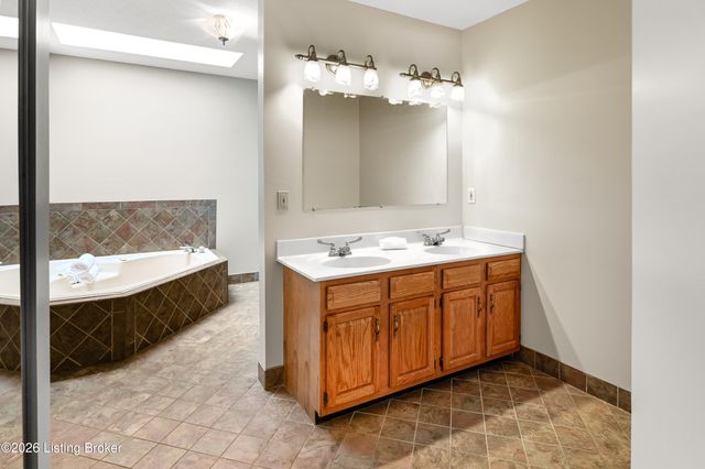 199 Lickskillet Dr, Shepherdsville, KY 40165