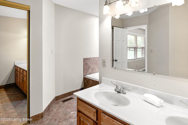 199 Lickskillet Dr, Shepherdsville, KY 40165