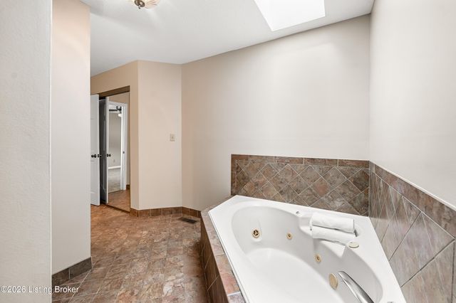 199 Lickskillet Dr, Shepherdsville, KY 40165