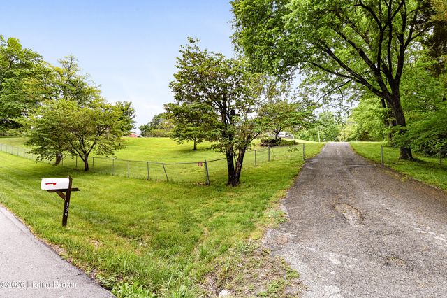 199 Lickskillet Dr, Shepherdsville, KY 40165