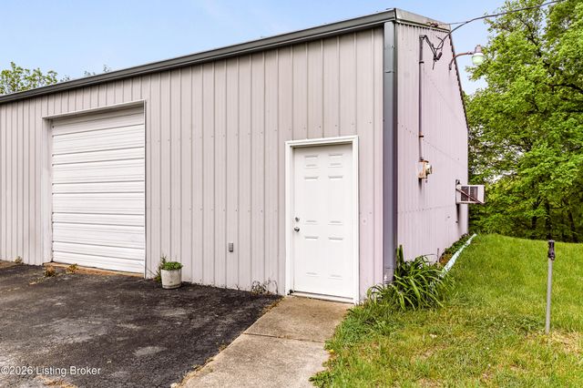 199 Lickskillet Dr, Shepherdsville, KY 40165