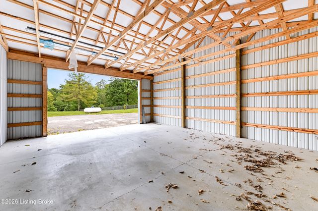 199 Lickskillet Dr, Shepherdsville, KY 40165