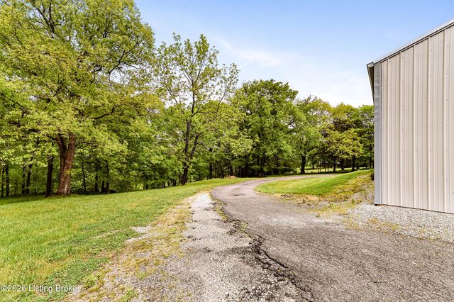 199 Lickskillet Dr, Shepherdsville, KY 40165