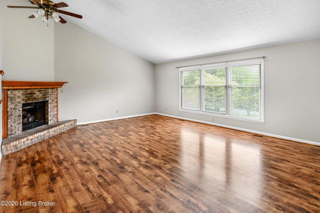 199 Lickskillet Dr, Shepherdsville, KY 40165