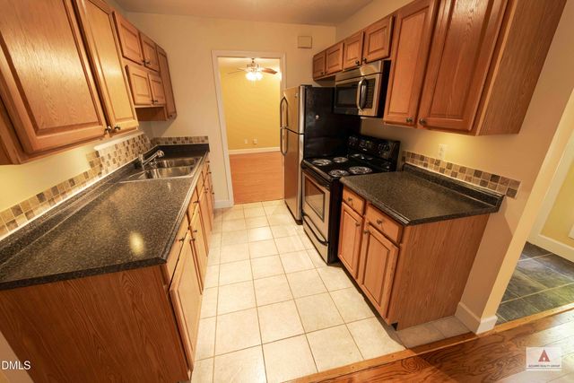 4 Winterberry Way, Chapel Hill, NC 27516