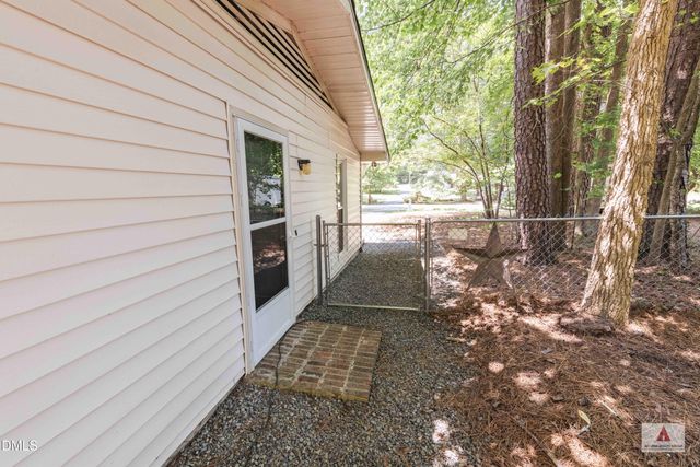 4 Winterberry Way, Chapel Hill, NC 27516
