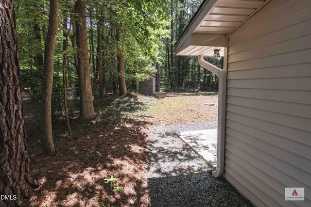 4 Winterberry Way, Chapel Hill, NC 27516