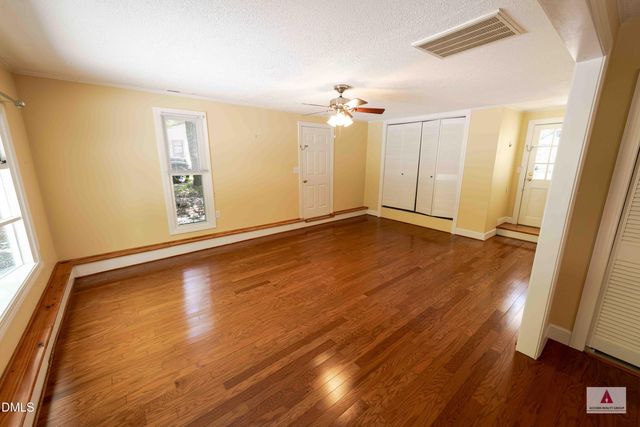 4 Winterberry Way, Chapel Hill, NC 27516