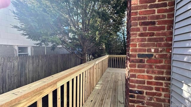 8 Bayard Avenue, Bayville, NY 11709