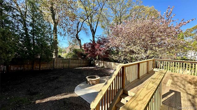 8 Bayard Avenue, Bayville, NY 11709