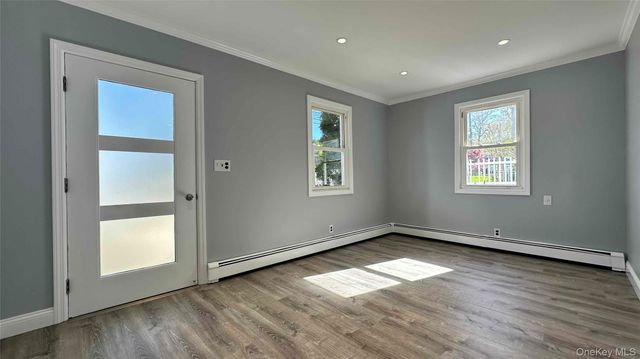 8 Bayard Avenue, Bayville, NY 11709