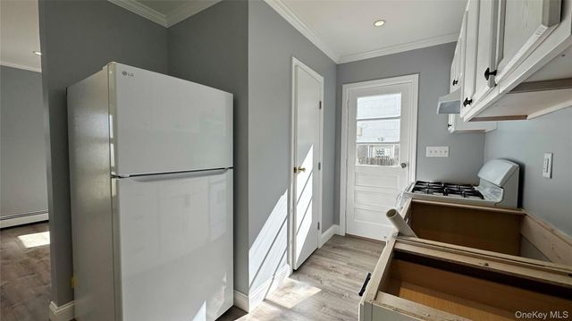 8 Bayard Avenue, Bayville, NY 11709