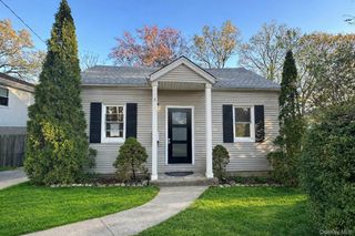 8 Bayard Avenue, Bayville, NY 11709