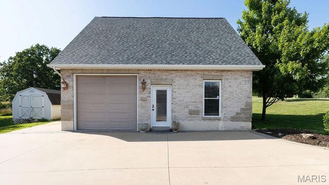 107 Morgan Lake Road, De Soto, MO 63020