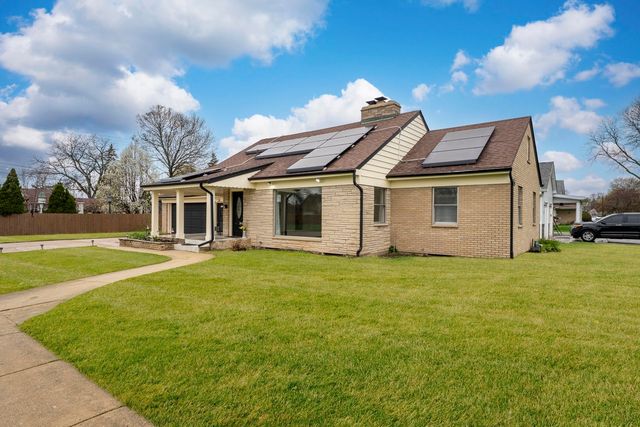 84 S Weston Avenue, Elgin, IL 60123