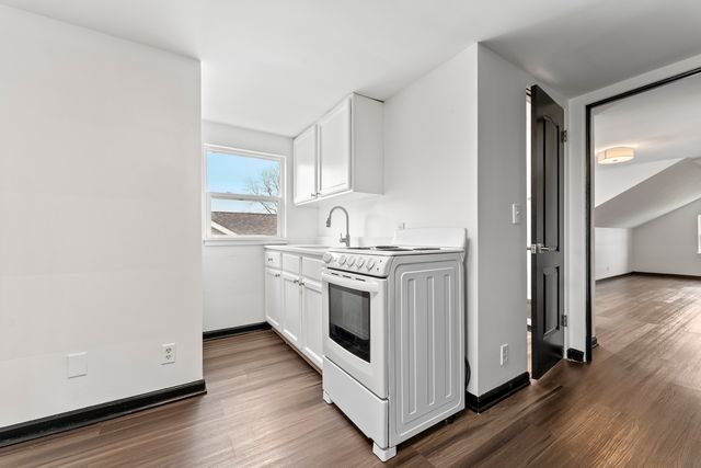 84 S Weston Avenue, Elgin, IL 60123